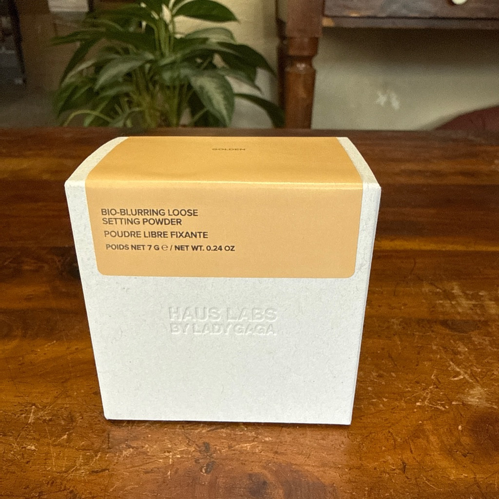 Haus Labs by Lady Gaga Bio-Blurring Loose Setting Powder in Golden